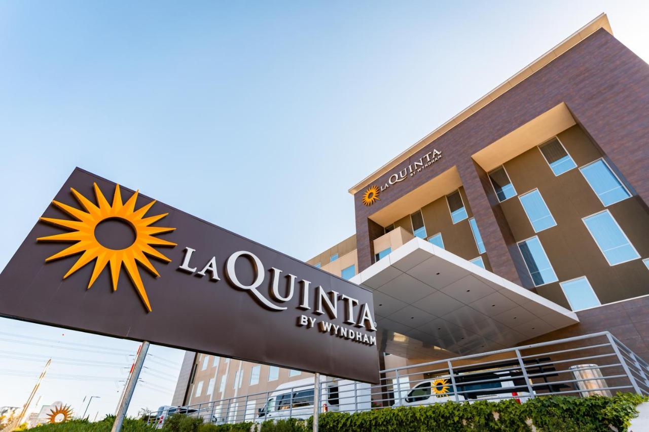 La Quinta By Wyndham Santiago Aeropuerto Hotel Eksteriør billede